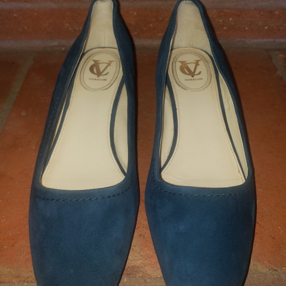VC Womens Royal Blue Wedge Pumps. Size 8